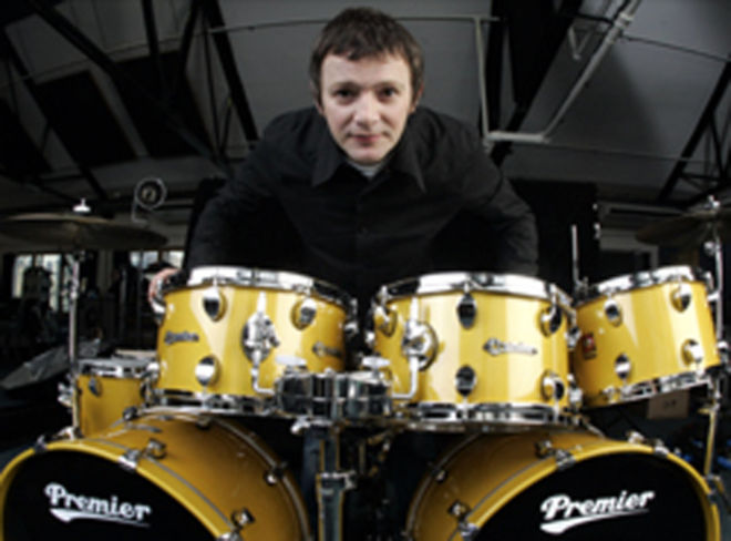 Oasis steal Robbie Williams' drummer